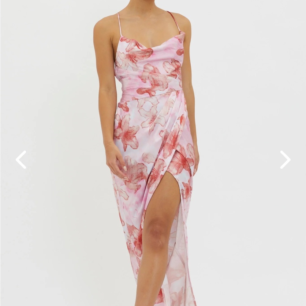 BNWT Selfie Leslie tie back back dress